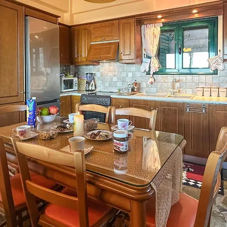 Beautiful With Pool Ipáti